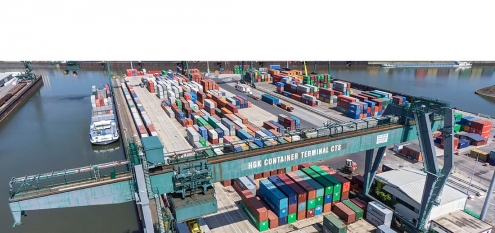 Industriehafen Köln Niehl mit Containern, eine Firma der RheinCargo
